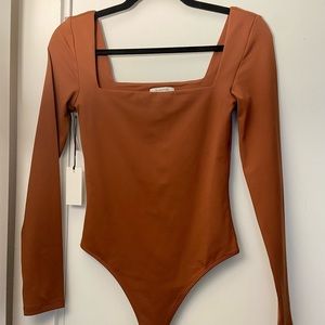Aritzia Babaton bodysuit long sleeve chocolate opal in small